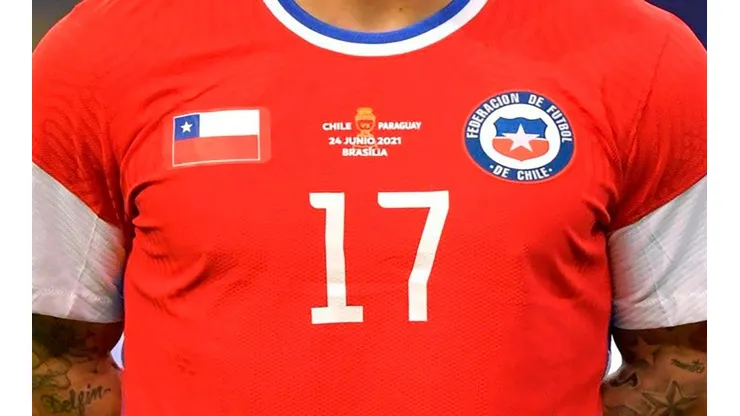 El logo de la antigua marca fue tapado con la bandera chilena en Copa América.