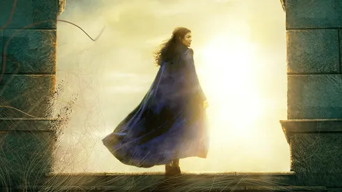 Rosamund Pike tiene el rol protagónico en La Rueda del Tiempo, la nueva serie épica de Amazon Prime Video.