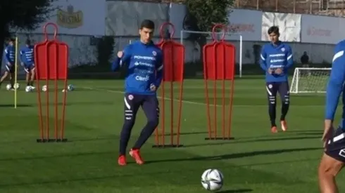 El delantero sufrió el acoso en redes sociales tras bajarse de La Roja.