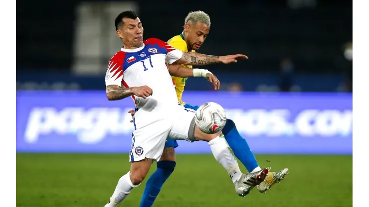 El partido será una revancha del anterior encuentro disputado en la Copa América, donde Neymar y compañía ganaron a "La Roja" por la mínima.