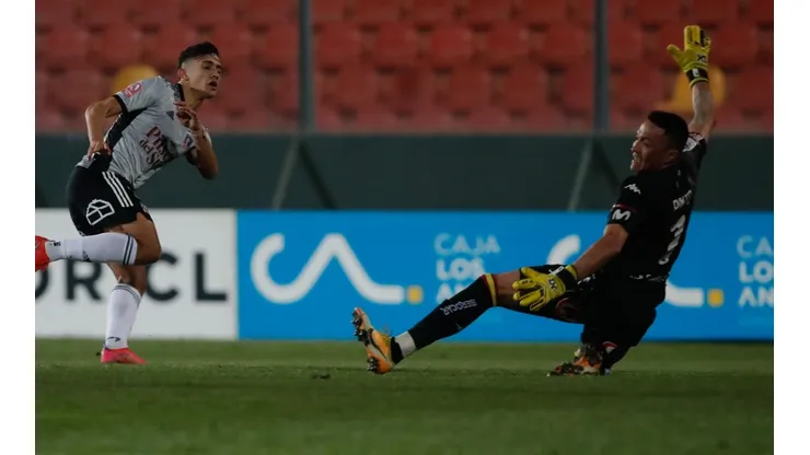 Solari y dos goles para Colo Colo contra Unión Española.