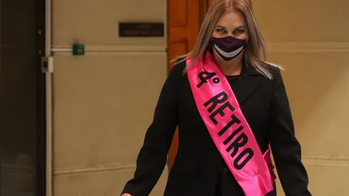 Jiles acusa "cocina política" por cuarto retiro