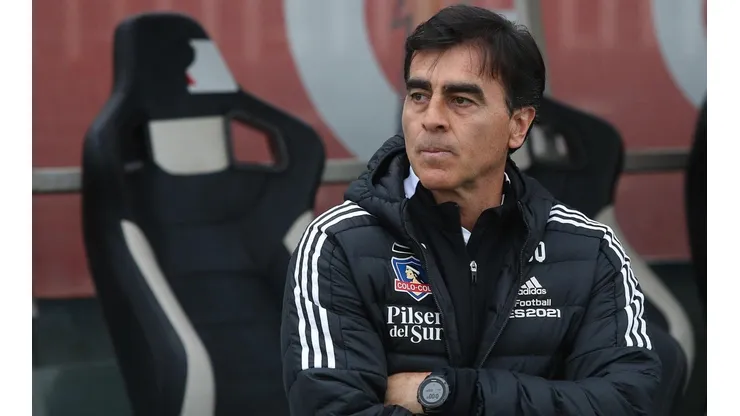 Gustavo Quinteros y Colo Colo complicado para sumar refuerzos.