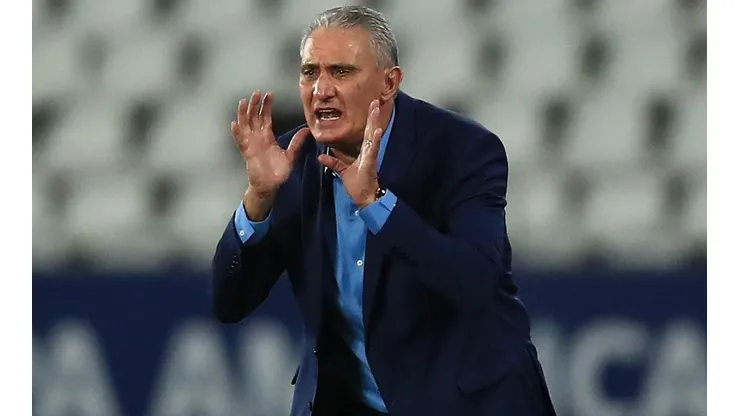El técnico Tite alista su equipo para enfrentar el jueves a la Roja, en el Monumental.