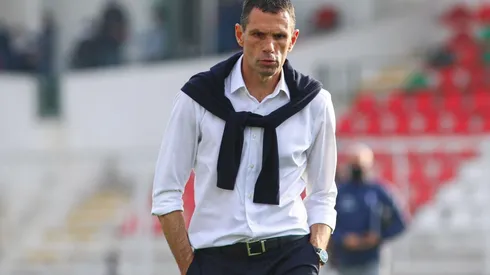 Gustavo Poyet deja de ser el DT de la UC.