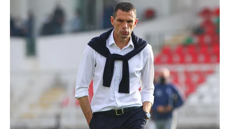 Gustavo Poyet deja de ser el DT de la UC.