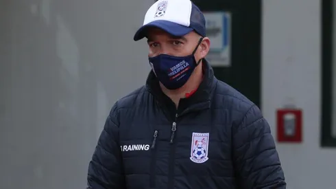 Melipilla anunció la salida del DT John Melipilla.