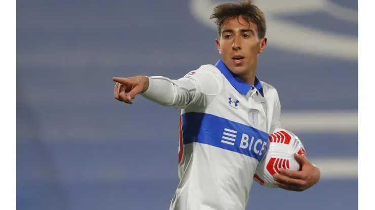 Valencia deberá sumarse este lunes a los trabajos de la selección chilena.