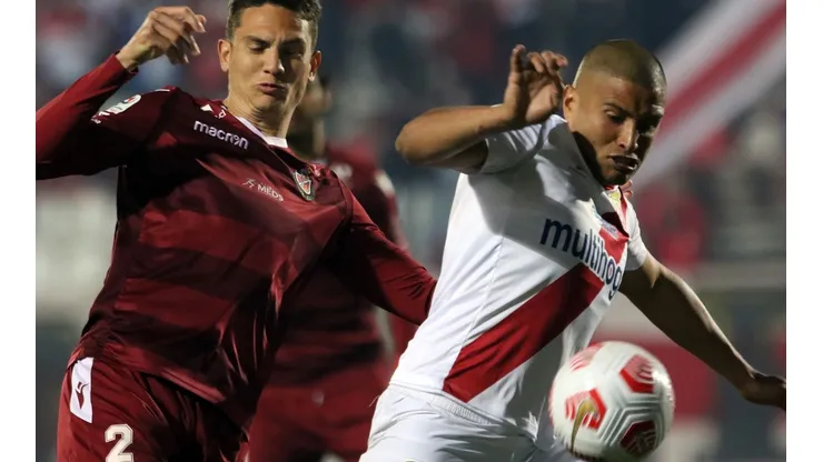 Leandro Benegas ofreció su tradicional repertorio de garra y empuje al equipo curicano, que se llevó una merecida victoria por el Campeonato Nacional