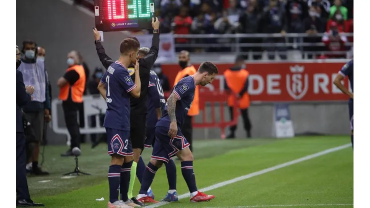 Ander Herrera ingresó al campo al mismo tiempo que Messi