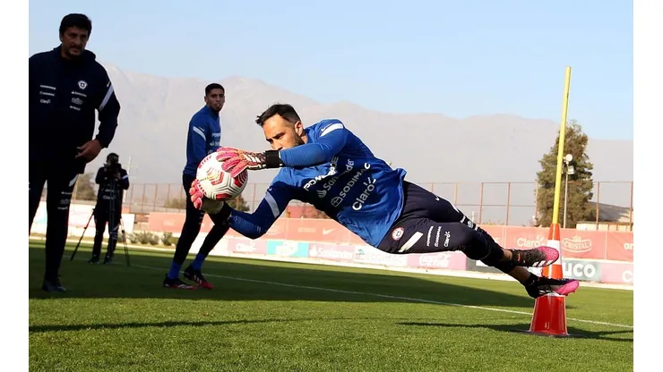Claudio Bravo dirá presente y defenderá a La Roja.
