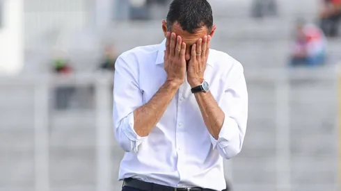 Gustavo Poyet conversará con los directivos para salir de Católica