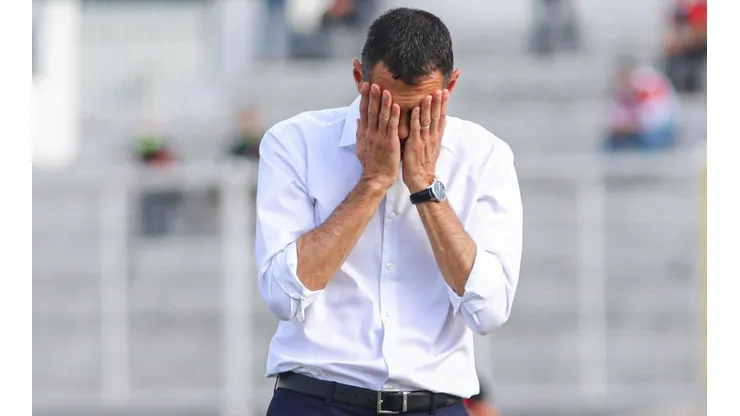 Gustavo Poyet conversará con los directivos para salir de Católica