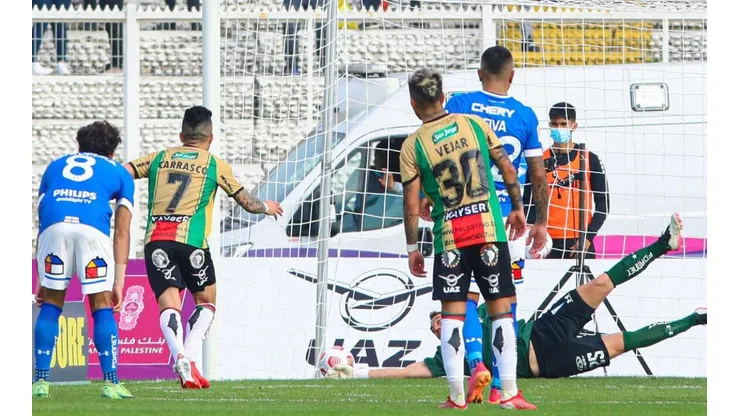 Carrasco marcó dos goles de penal