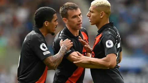 Allan tuvo que calmar a Richarlison