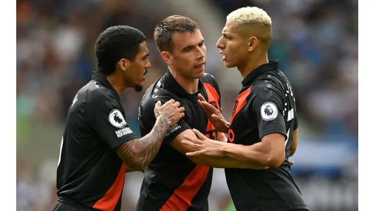 Allan tuvo que calmar a Richarlison