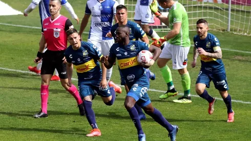 Waterman salvó las cosas para Everton ante Antofagasta