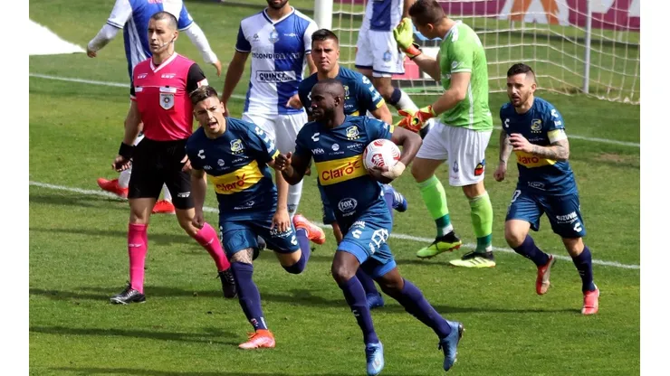 Waterman salvó las cosas para Everton ante Antofagasta