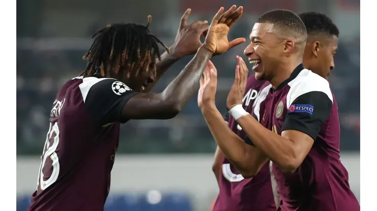 Kean celebrando con Mbappé