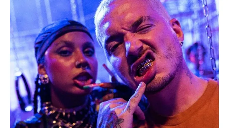 J Balvin junto a Tokischa, su colaboradora en la canción Perra.