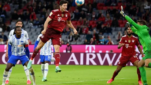 Robert Lewandowski estuvo en plan de estelar con su triplete.