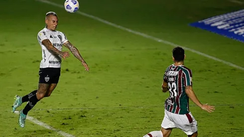 Vargas se molestó al ser sacado de la cancha en el segundo tiempo del duelo ante el Flu.