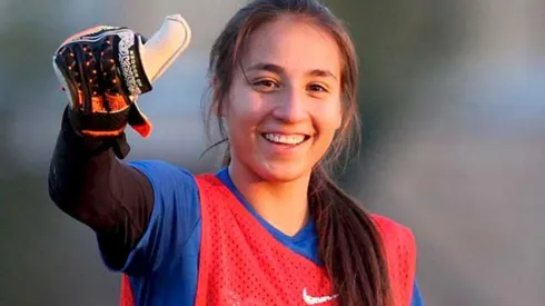 ACHAGO premia a Antonia Canales de la UC tras su participación en los Juegos Olímpicos de Tokio 2020.