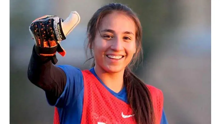 ACHAGO premia a Antonia Canales de la UC tras su participación en los Juegos Olímpicos de Tokio 2020.