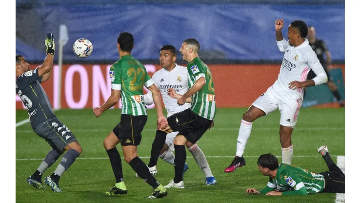 Claudio Bravo podría ser banca nuevamente en el Betis.