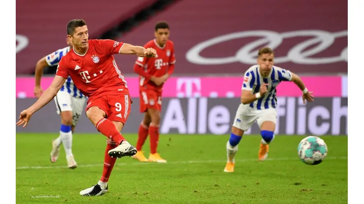 Pese a los rumores del mercado, Robert Lewandowski sigue de momento en Bayern Múnich.