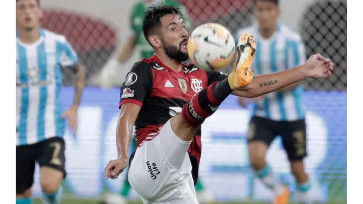 Isla vio la tarjeta roja ante Gremio en la Copa de Brasil
