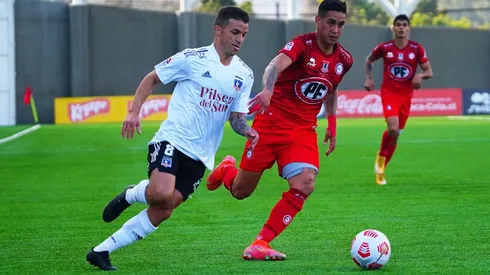 Colo Colo y Unión La Calera en su partido en el Nicolás Chahuán por el Campeonato Nacional.