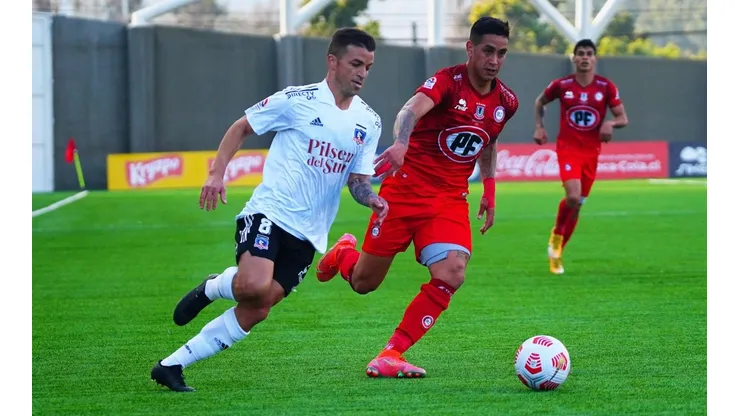 Colo Colo y Unión La Calera en su partido en el Nicolás Chahuán por el Campeonato Nacional.