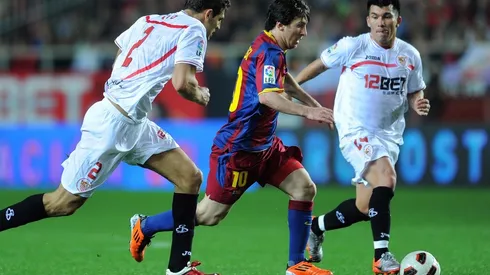 Gary Medel jugó dos temporadas y media en el Sevilla de España, y puede regresar