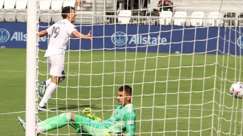 Robbie Robinson cumple un sueño al defender a Chile asegura su hermana India