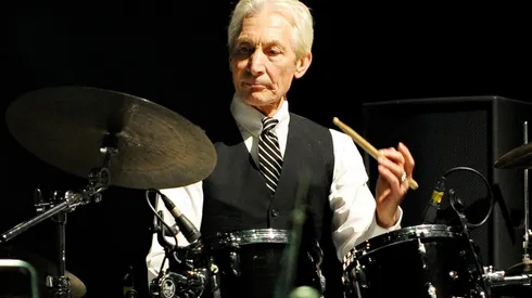 Charlie Watts en la batería de The Rolling Stones.