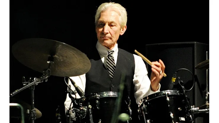 Charlie Watts en la batería de The Rolling Stones.