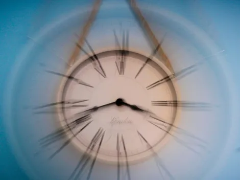 Conoce cuándo se cambia la hora en Chile y si debe adelantarse o atrasarse el reloj