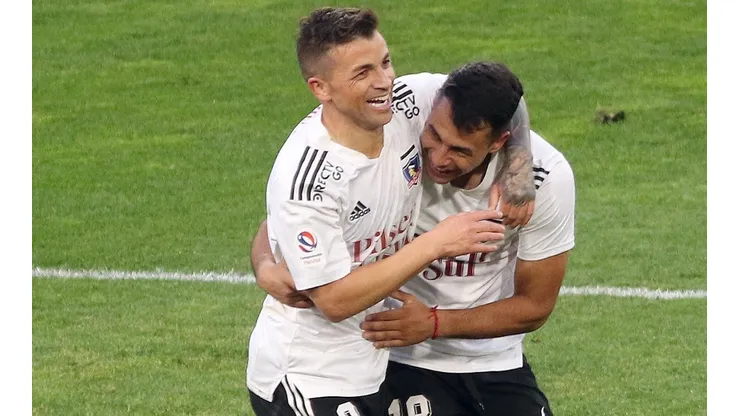 Costa y Morales festejan en Colo Colo.