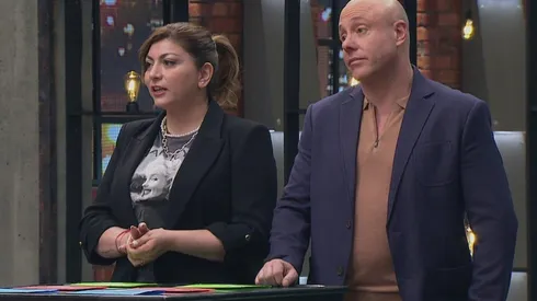 Fernanda Fuentes y Jorge Rausch al momento de comunicar las ausencias de Yann Yvin y Julio Milostich, en Masterchef Celebrity.