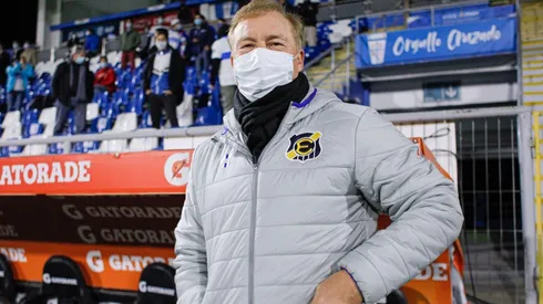 Roberto Sensini lidera a Everton en una buena temporada.