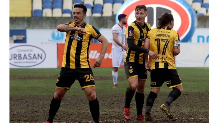 El Vial celebra el segundo gol frente a Santa Cruz