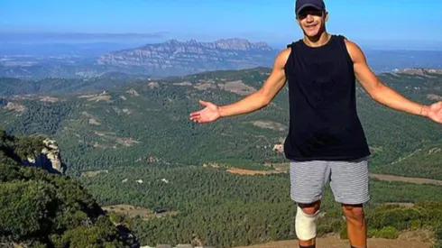 Alexis mostró su lesión y cómo se recupera en medio de la naturaleza