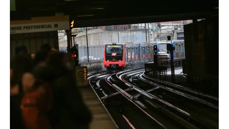 El Metro cierra todos los días a la misma hora.