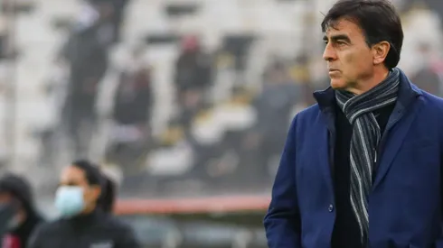 Gustavo Quinteros durante el partido de Colo Colo ante Antofagasta.