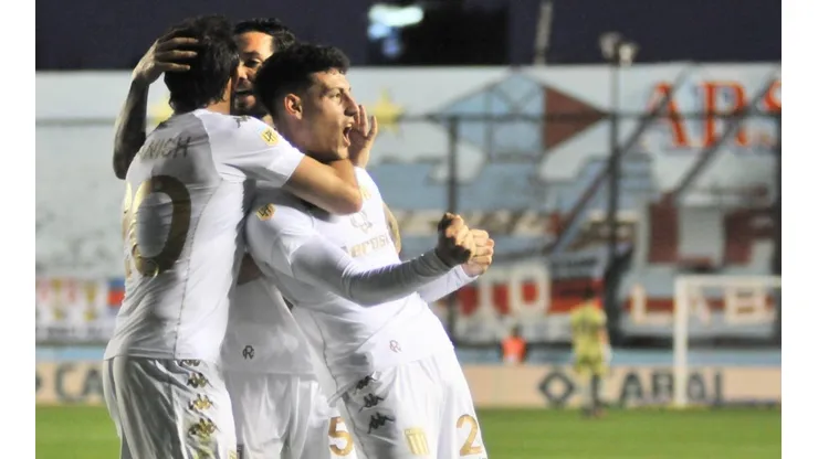 Mena festejó con Racing en la liga argentina.