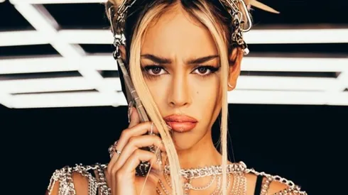 Danna Paola también presentó un videoclip para Kaprichosa.