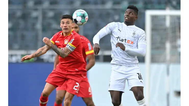 Charles Aránguiz disputó los 90 minutos con Leverkusen en el inicio de la Bundesliga.