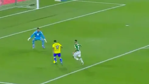 Alarcón por poco marca su primer gol en Europa