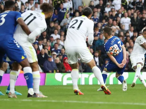 Mega golazo de Raphinha salva al Leeds y avisa a Chile